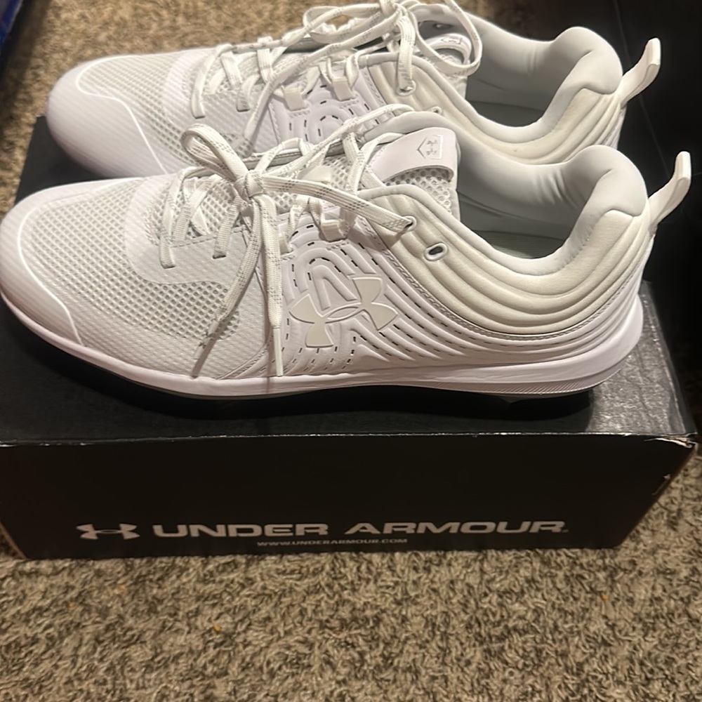 Under Armour Women's Glyde Metal Fastpitch Softball Cleats: White: NIB: SIZE 12